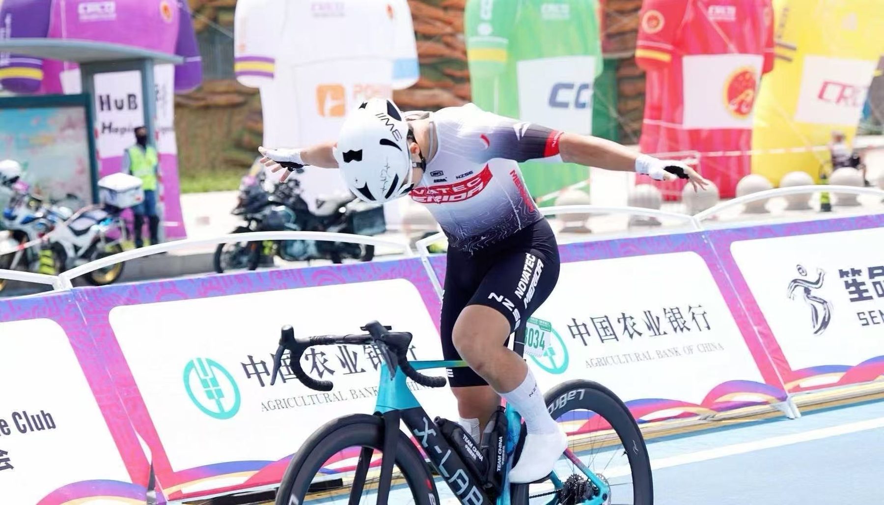 PigaCar finish-line release on LaBrota bike