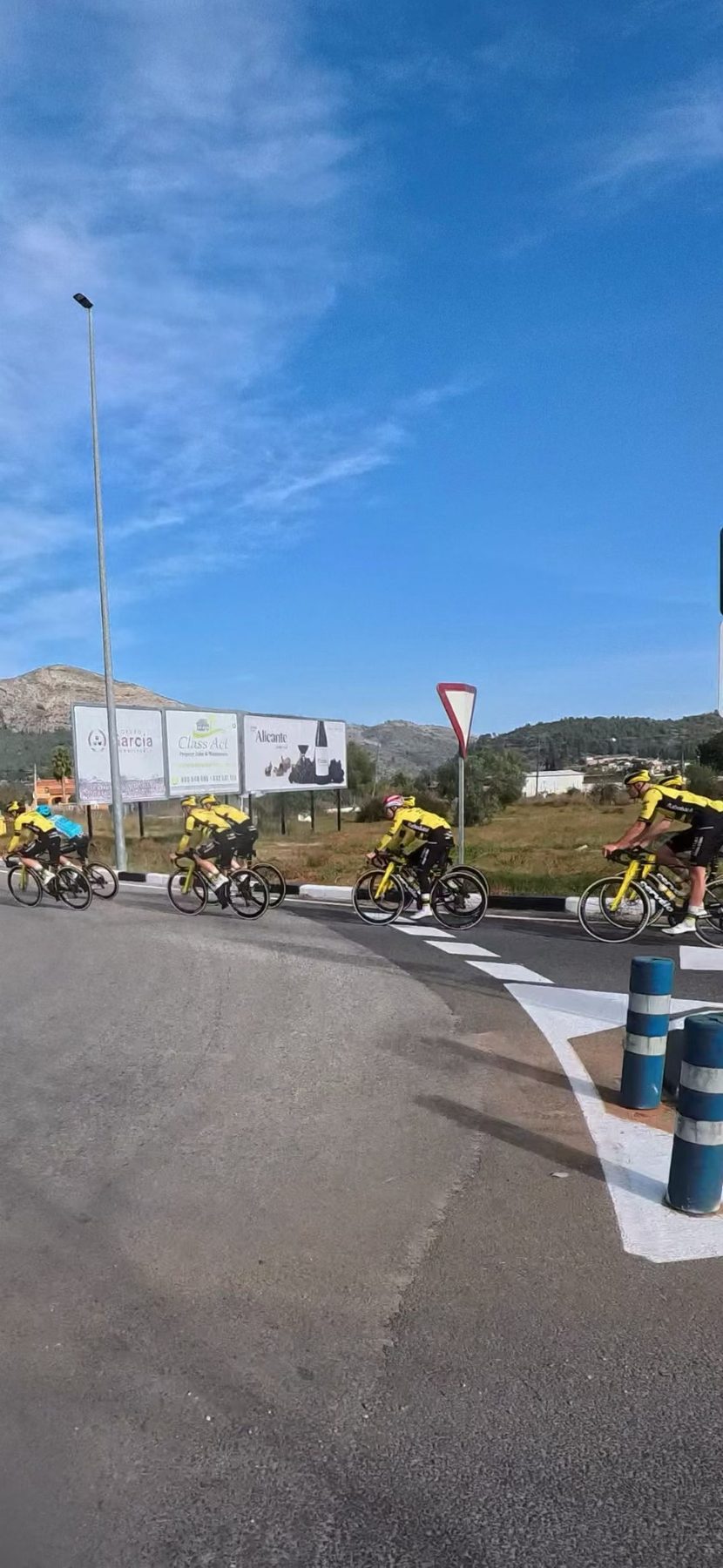 PigaCar Spain training roadside group passing through a corner