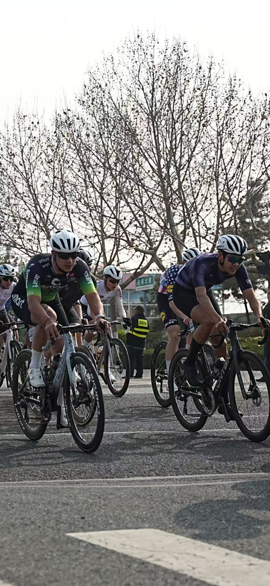 Captain Cola moving through the race pack on open road