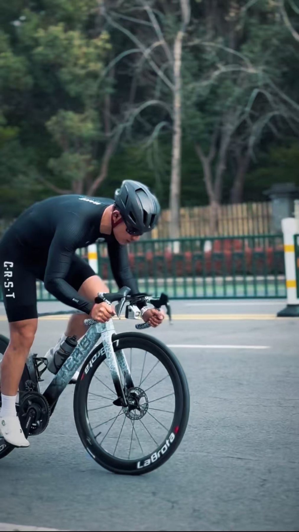 Captain Cola close road motion frame with LaBrota bike