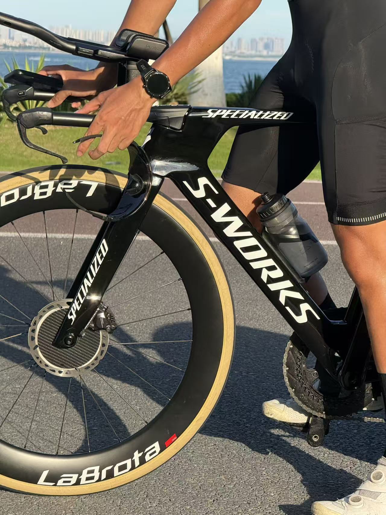 Close detail of Louis on a black S-Works TT bike with LaBrota front wheel