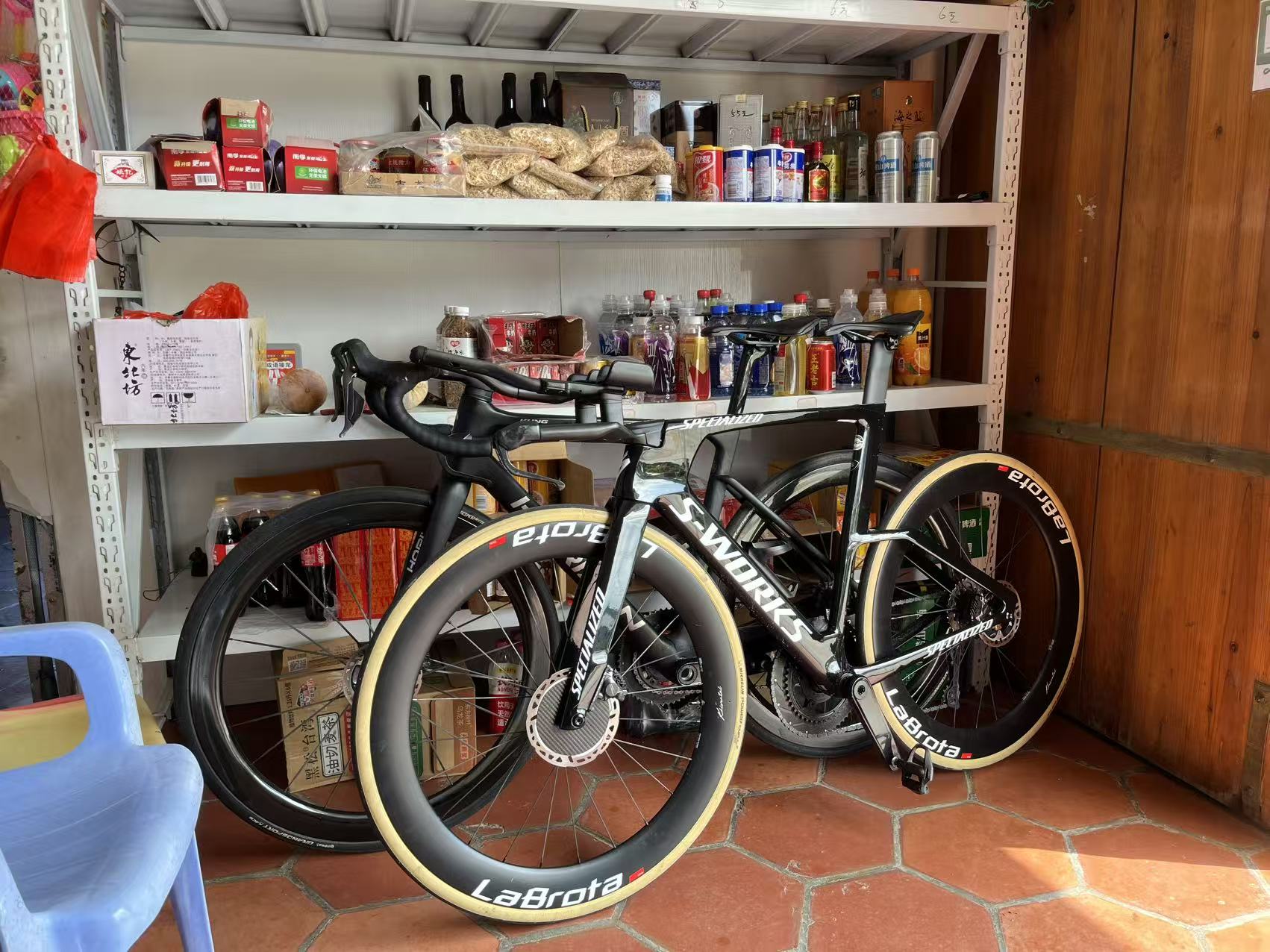 Indoor display of a black S-Works bike with LaBrota wheels