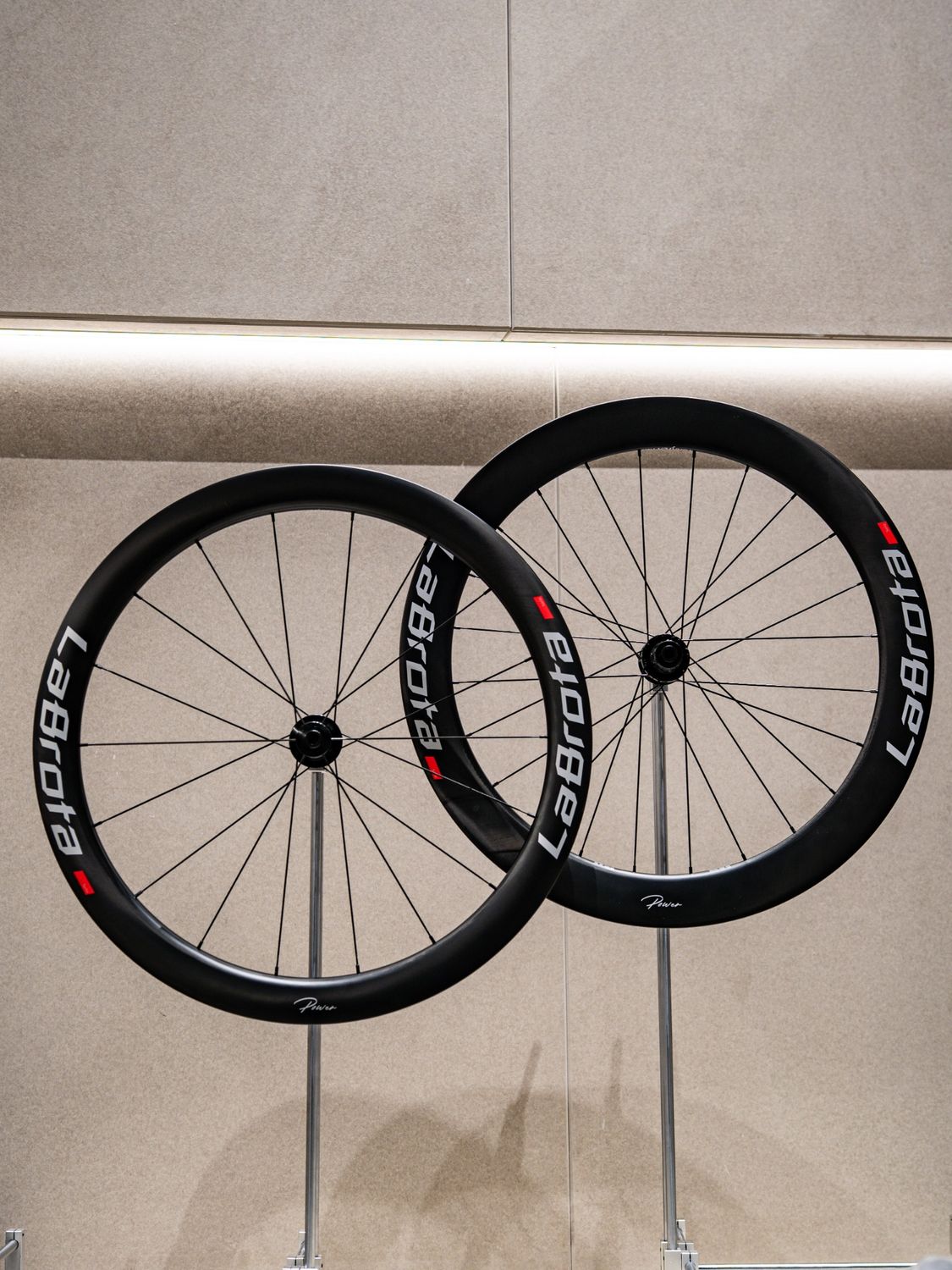 LaBrota Solo. dual wheel studio hero